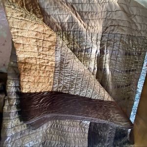 King coverlet/quilt